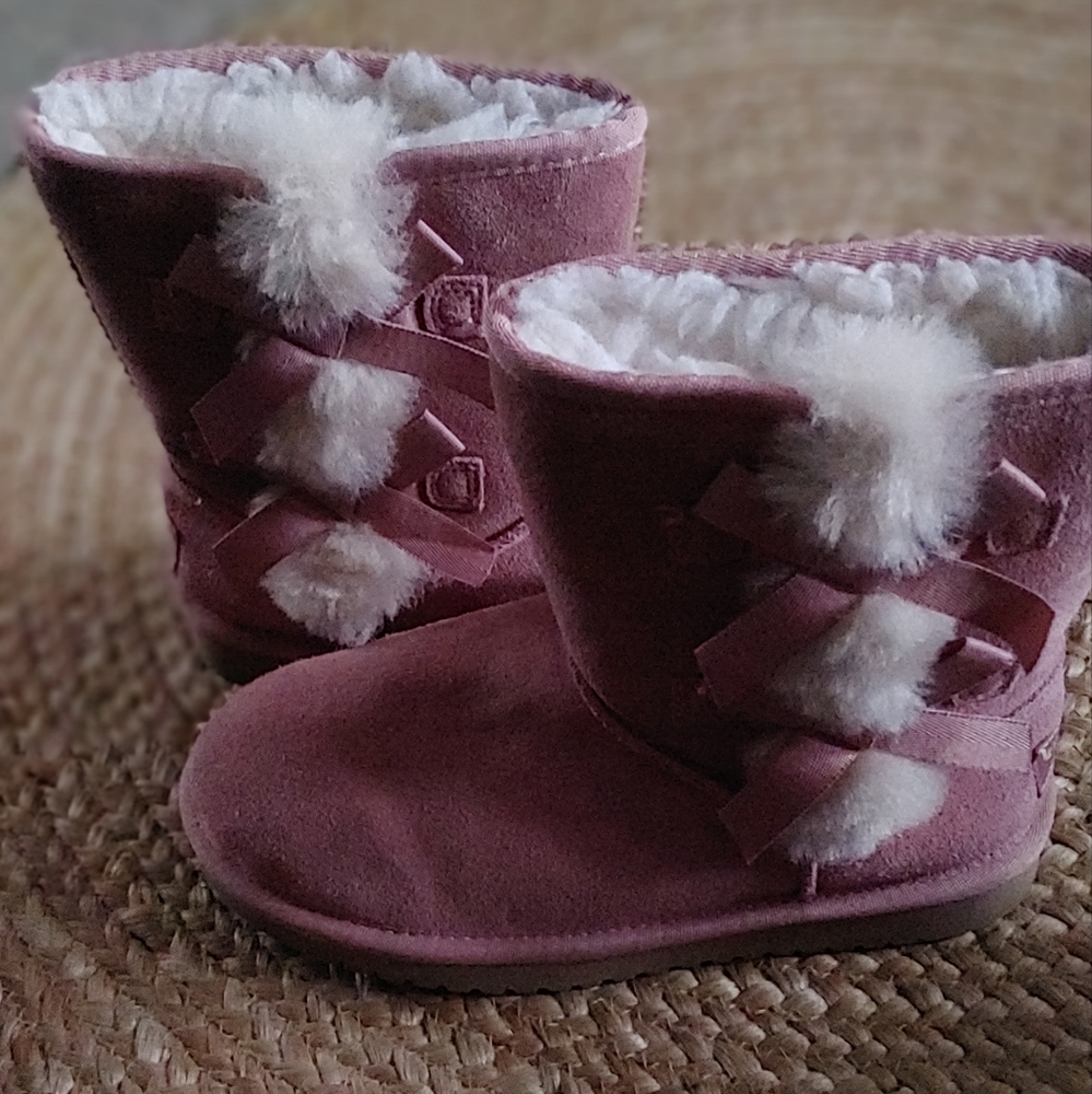 Koolaburra. By UGG Victoria short boots SZ.5 NWOT